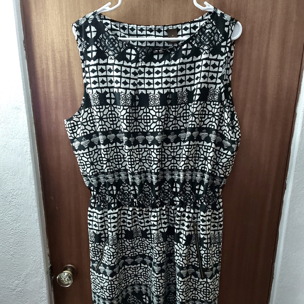 Cute design dress. - Picture 1 of 5